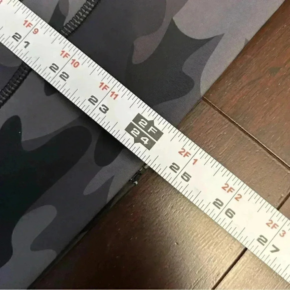 Lolë Active Yoga Workout Zip Up Gym Track Jacket Black Grey Camo Print Small NWT - Picture 11 of 14